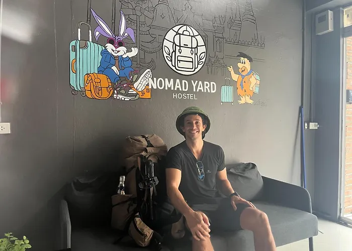Nomad Yard ข้าวสาร Apartment *