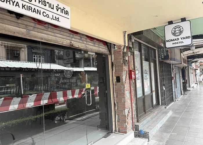 Nomad Yard ข้าวสาร Apartment *