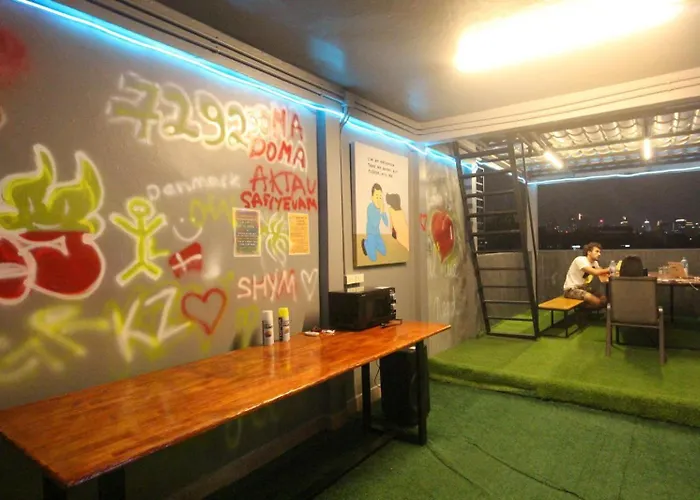 Nomad Yard ข้าวสาร