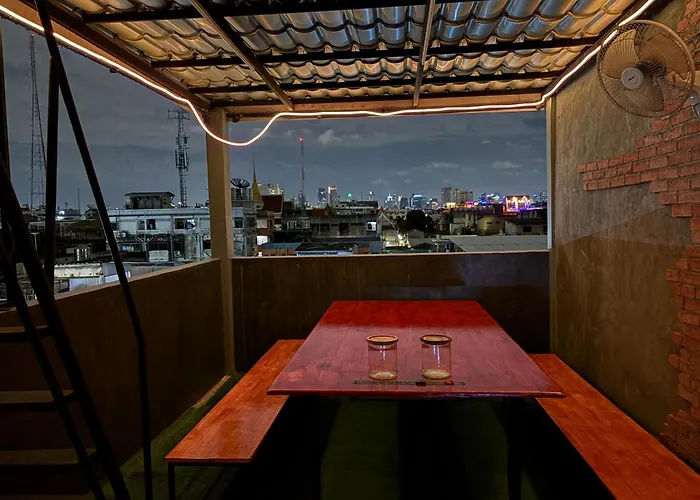 Nomad Yard ข้าวสาร * Bangkok