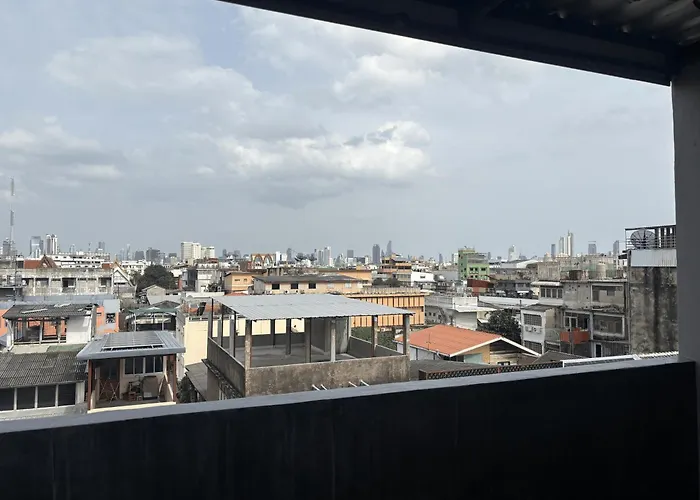 Nomad Yard ข้าวสาร Apartment